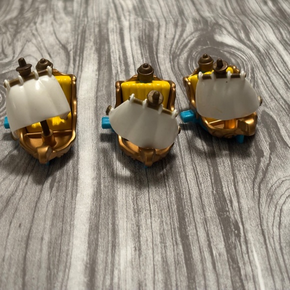 Vintage Disney Magic Kingdom Playset- 9 Figures, Working Train & Sounds - Picture 9 of 17